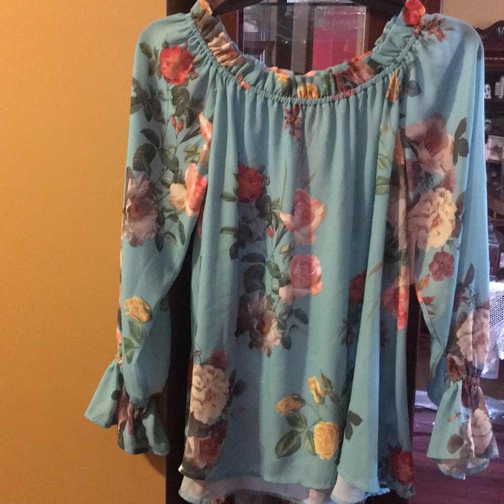 Floral print shirt!